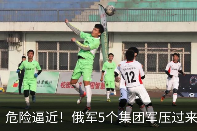 危险逼近！俄军5个集团军压过来，1打4围攻乌军精锐伞兵第7军团！